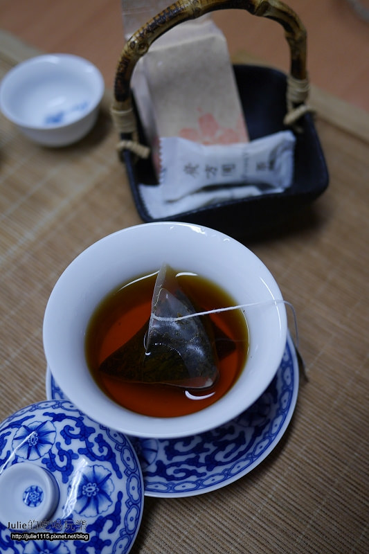 中秋●禮●廣方圓茶葉禮盒(日月潭紅茶、隨身茶包、土鳳梨酥、茶酥)(送禮自用兩相宜)