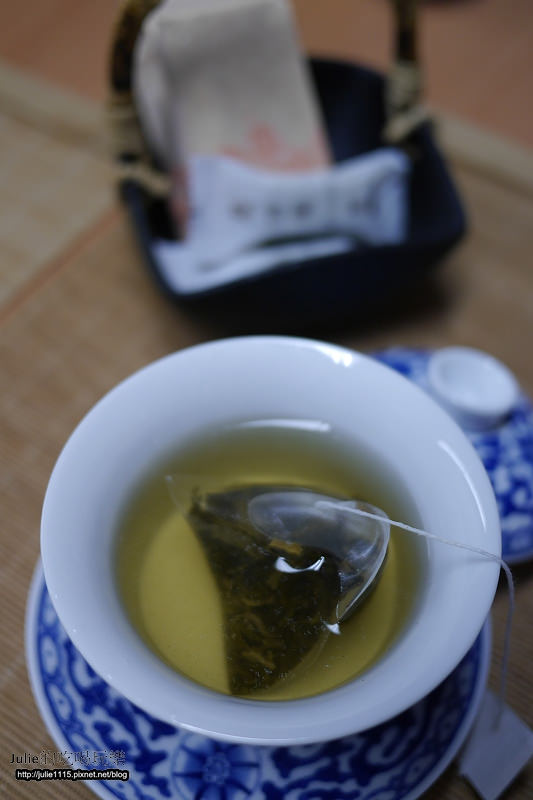 中秋●禮●廣方圓茶葉禮盒(日月潭紅茶、隨身茶包、土鳳梨酥、茶酥)(送禮自用兩相宜)