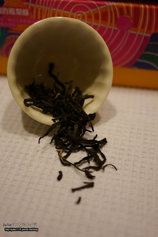 中秋●禮●廣方圓茶葉禮盒(日月潭紅茶、隨身茶包、土鳳梨酥、茶酥)(送禮自用兩相宜)