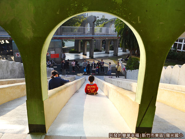 陽光國小15-往下溜的視角