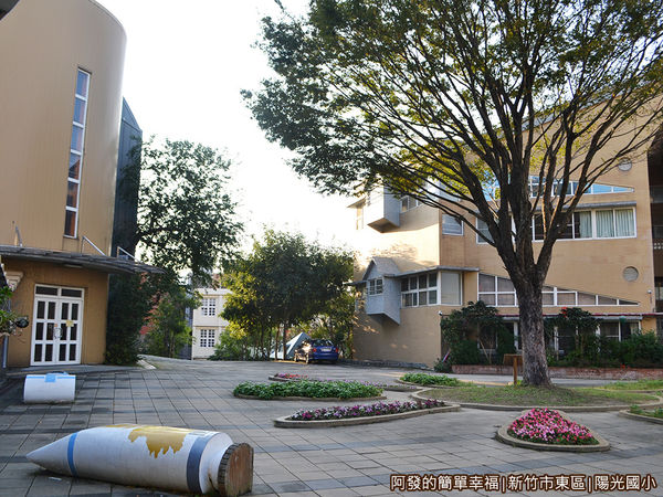 陽光國小04-大門廣場-水彩顏料造型座椅