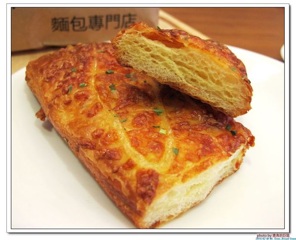 Mr. Deer：(台南東區。美食) Mr. Deer＿健康美味麵包店。真材實料。採用進口高級麵粉。獨家烘焙手法，讓麵包像會呼吸般蓬鬆。純粹美味吃的到!