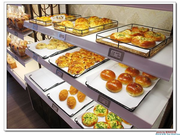 Mr. Deer：(台南東區。美食) Mr. Deer＿健康美味麵包店。真材實料。採用進口高級麵粉。獨家烘焙手法，讓麵包像會呼吸般蓬鬆。純粹美味吃的到!
