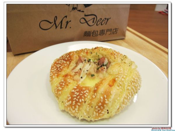 Mr. Deer：(台南東區。美食) Mr. Deer＿健康美味麵包店。真材實料。採用進口高級麵粉。獨家烘焙手法，讓麵包像會呼吸般蓬鬆。純粹美味吃的到!