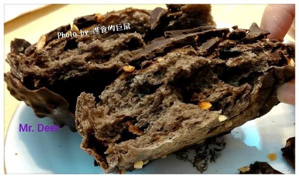 Mr. Deer：(台南東區。美食) Mr. Deer＿健康美味麵包店。真材實料。採用進口高級麵粉。獨家烘焙手法，讓麵包像會呼吸般蓬鬆。純粹美味吃的到!