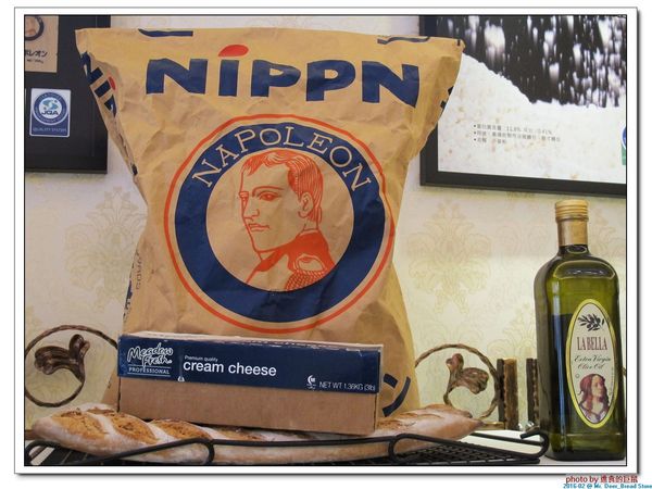 Mr. Deer：(台南東區。美食) Mr. Deer＿健康美味麵包店。真材實料。採用進口高級麵粉。獨家烘焙手法，讓麵包像會呼吸般蓬鬆。純粹美味吃的到!