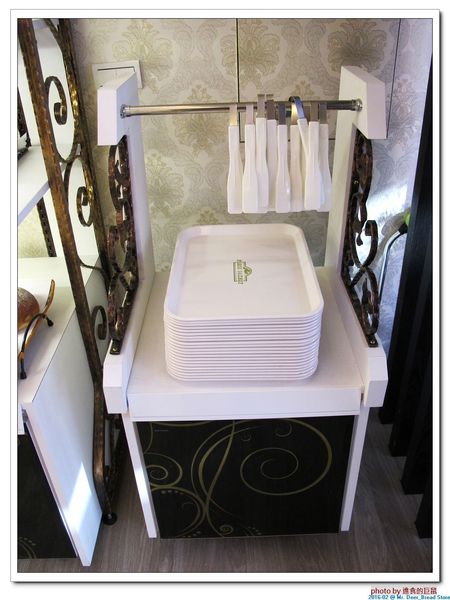 Mr. Deer：(台南東區。美食) Mr. Deer＿健康美味麵包店。真材實料。採用進口高級麵粉。獨家烘焙手法，讓麵包像會呼吸般蓬鬆。純粹美味吃的到!