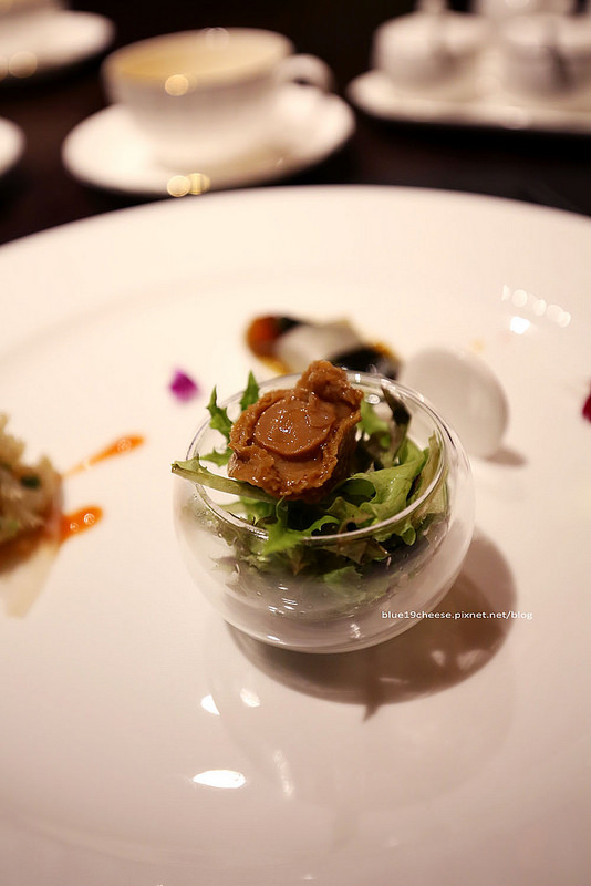 隐世厨神郑锦富师傅亲自坐镇.燕窝酿凤翼.脆皮妙龄鸽.富哥招牌炒饭.