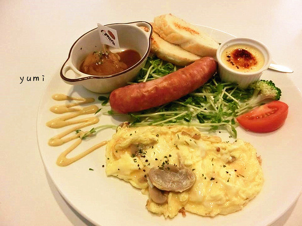 1004 Brunch 早午餐：【愛評網口碑券§第106彈】韓迷請注意!!平價韓流風的台南早午餐餐廳『1004Brunch 早午餐』鄰近家齊女中/台南高商@跟著Yumi尤美美動吃動吃(用餐日期:2015年8月15日)