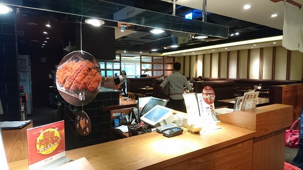 銀座杏子豬排((左營新光店))：高雄~銀座杏子日式豬排~肉質軟嫩的里肌豬排~非吃不可的美味~