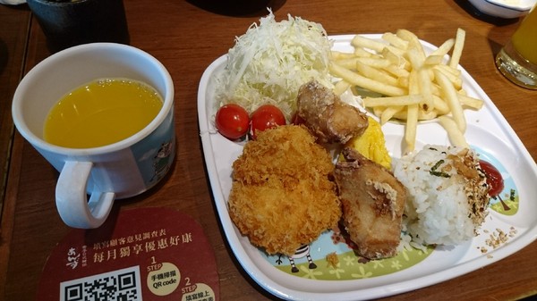 銀座杏子豬排((左營新光店))：高雄~銀座杏子日式豬排~肉質軟嫩的里肌豬排~非吃不可的美味~