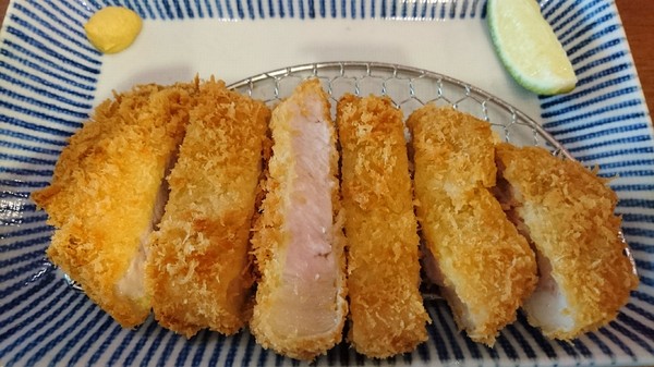 銀座杏子豬排((左營新光店))：高雄~銀座杏子日式豬排~肉質軟嫩的里肌豬排~非吃不可的美味~