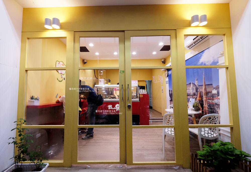 台中大雅│布達佩斯冰淇淋專賣店-浪漫手工玫瑰花造型冰淇淋.嚴選台灣本土新鮮食材.大雅美食推薦 - 藍色起士的美食主義
