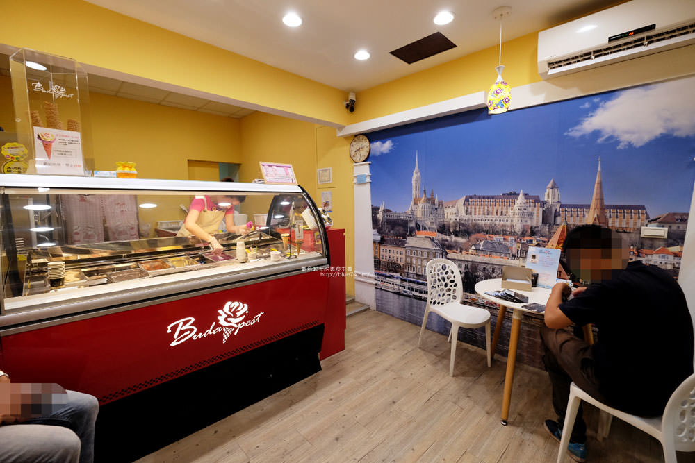 台中大雅│布達佩斯冰淇淋專賣店-浪漫手工玫瑰花造型冰淇淋.嚴選台灣本土新鮮食材.大雅美食推薦 - 藍色起士的美食主義