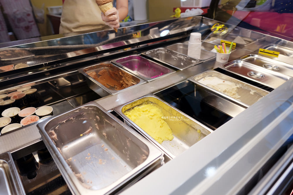 台中大雅│布達佩斯冰淇淋專賣店-浪漫手工玫瑰花造型冰淇淋.嚴選台灣本土新鮮食材.大雅美食推薦 - 藍色起士的美食主義