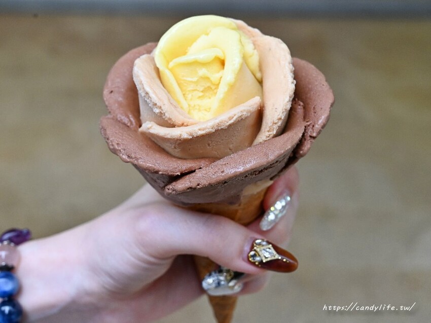 布達佩斯冰淇淋｜台中市區也吃得到絕美玫瑰花冰淇淋，堅持使用新鮮水果及純鮮奶手工製作，每日限量供應～