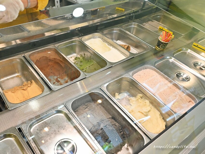 布達佩斯冰淇淋｜台中市區也吃得到絕美玫瑰花冰淇淋，堅持使用新鮮水果及純鮮奶手工製作，每日限量供應～