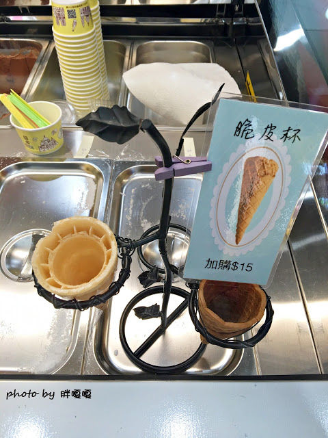 【台中 大雅】布達佩斯冰淇淋專賣店✿❀✿迷人的玫瑰花外型,手工現做,宛如藝術品一般,冰淇淋新鮮、美味❀✿❀