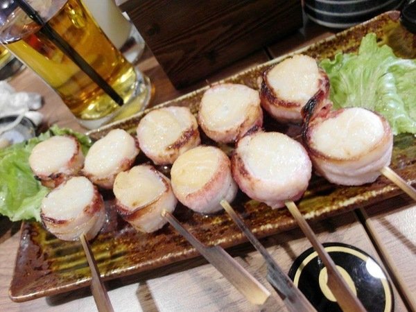 阿國海鮮燒烤小鋪:阿國海鮮燒烤小鋪真夠味~酒醇肉香來就對!部落客噹噹媽超推薦的喔~放鬆大快朵頤的好所在!推薦老饕級的銀杯 桂月及相川譽搭配帝王海鮮餐頂級海鮮鍋美味不可方物~