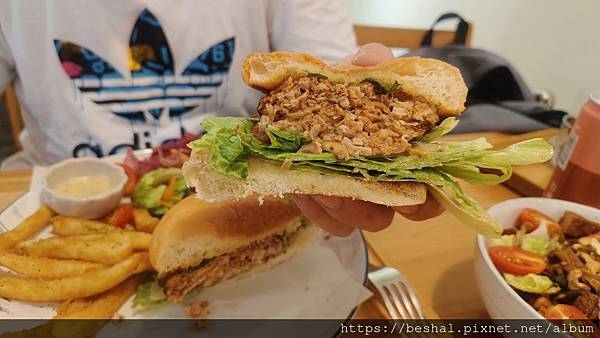 【新店蔬食推薦】原粹蔬食作|無蛋奶無五辛,原型食物做的漢堡、 【新店蔬食推薦】原粹蔬食作|無蛋奶無五辛,原型食物做的漢堡、
