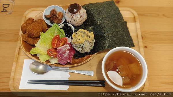 【新店蔬食推薦】原粹蔬食作|無蛋奶無五辛,原型食物做的漢堡、 【新店蔬食推薦】原粹蔬食作|無蛋奶無五辛,原型食物做的漢堡、