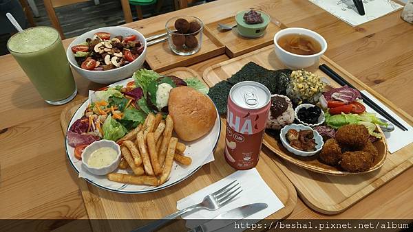 【新店蔬食推薦】原粹蔬食作|無蛋奶無五辛,原型食物做的漢堡、 【新店蔬食推薦】原粹蔬食作|無蛋奶無五辛,原型食物做的漢堡、