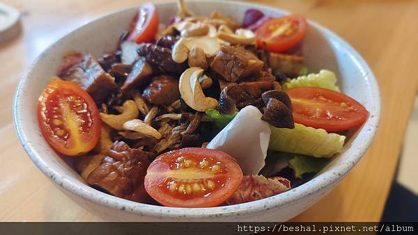 【新店蔬食推薦】原粹蔬食作|無蛋奶無五辛,原型食物做的漢堡、 【新店蔬食推薦】原粹蔬食作|無蛋奶無五辛,原型食物做的漢堡、