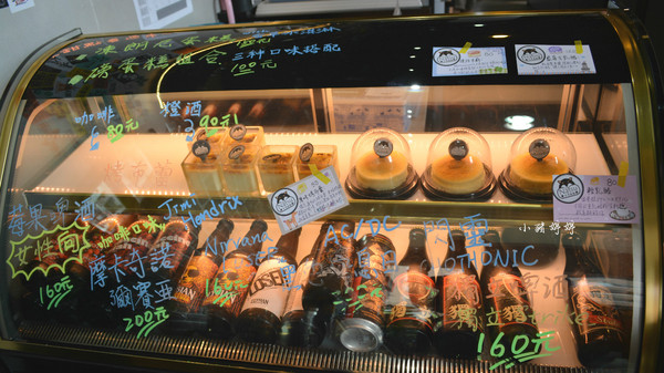 黑水工廠咖啡館Black Water Foundry：【台中西屯】黑水工廠咖啡館Black Water Foundry  工業風格可愛店貓