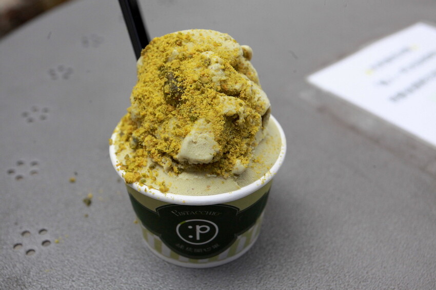 台南市中西區吃。台南市｜中西區。「綠皮開心果 冰淇淋工坊」百年老屋改建成貨櫃屋文青時尚綠皮開心果和&畢式酒精義式冰