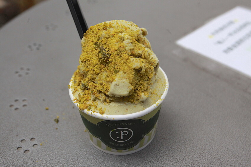 台南市中西區吃。台南市｜中西區。「綠皮開心果 冰淇淋工坊」百年老屋改建成貨櫃屋文青時尚綠皮開心果和&畢式酒精義式冰