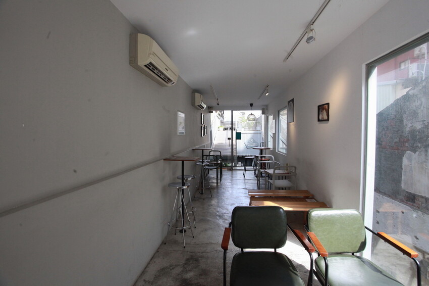 台南市中西區吃。台南市｜中西區。「綠皮開心果 冰淇淋工坊」百年老屋改建成貨櫃屋文青時尚綠皮開心果和&畢式酒精義式冰