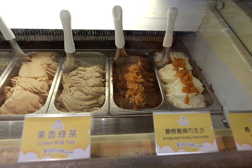 台南市中西區吃。台南市｜中西區。「綠皮開心果 冰淇淋工坊」百年老屋改建成貨櫃屋文青時尚綠皮開心果和&畢式酒精義式冰