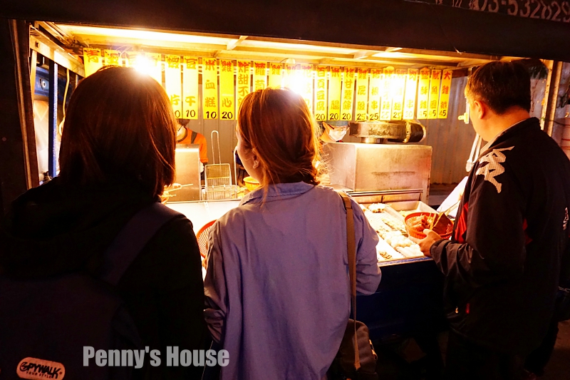 竹北宵夜 - 烤第一 燒烤/炸物攤，太便宜45元的炸雞排！首推蘿蔔糕和烤糯米腸超好吃～～自強南路宵夜（菜單）