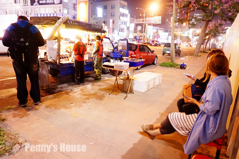 竹北宵夜 - 烤第一 燒烤/炸物攤，太便宜45元的炸雞排！首推蘿蔔糕和烤糯米腸超好吃～～自強南路宵夜（菜單）