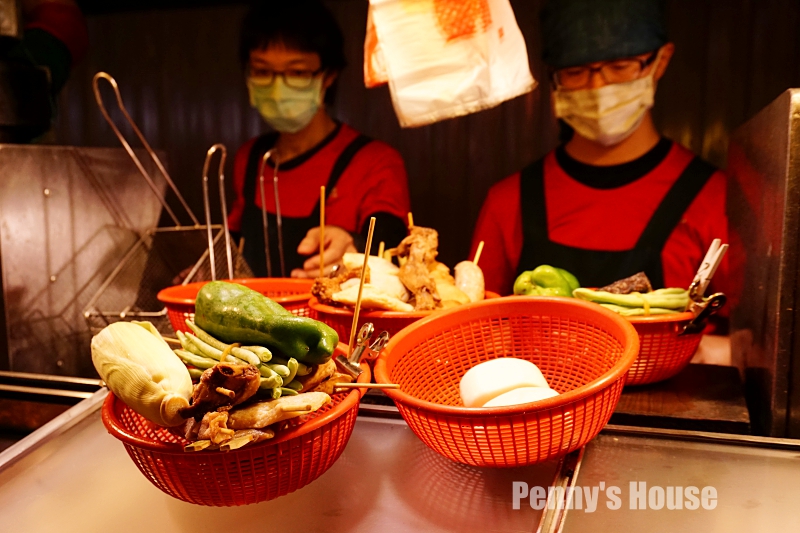 竹北宵夜 - 烤第一 燒烤/炸物攤，太便宜45元的炸雞排！首推蘿蔔糕和烤糯米腸超好吃～～自強南路宵夜（菜單）