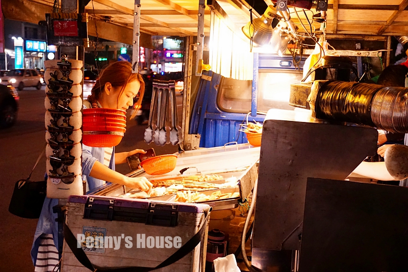 竹北宵夜 - 烤第一 燒烤/炸物攤，太便宜45元的炸雞排！首推蘿蔔糕和烤糯米腸超好吃～～自強南路宵夜（菜單）