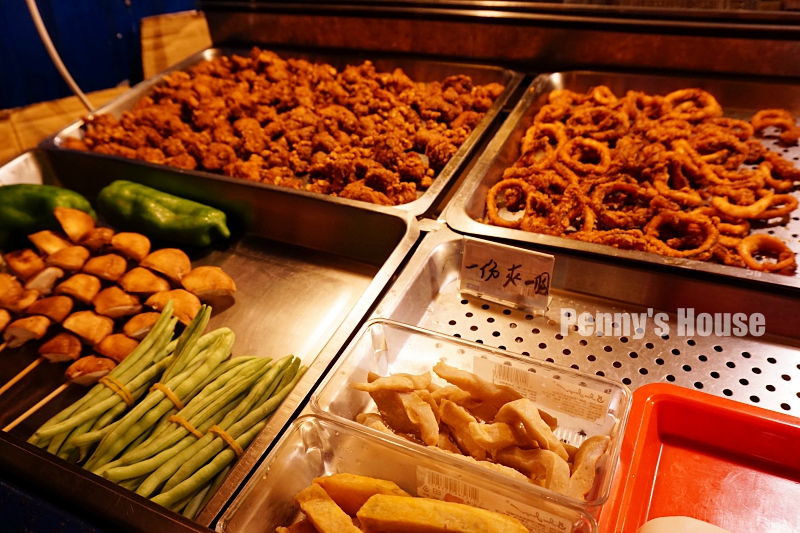 竹北宵夜 - 烤第一 燒烤/炸物攤，太便宜45元的炸雞排！首推蘿蔔糕和烤糯米腸超好吃～～自強南路宵夜（菜單）