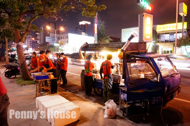 竹北宵夜 - 烤第一 燒烤/炸物攤，太便宜45元的炸雞排！首推蘿蔔糕和烤糯米腸超好吃～～自強南路宵夜（菜單）