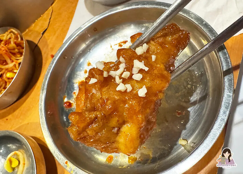 【台北韓式餐廳】娘子韓食市民店-桌邊專人服務烤肉，提供韓式小