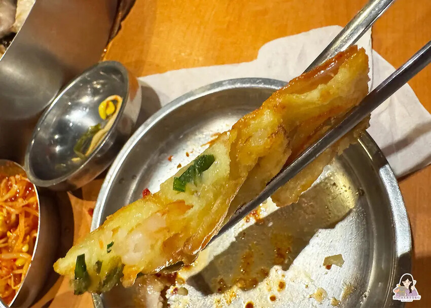 【台北韓式餐廳】娘子韓食市民店-桌邊專人服務烤肉，提供韓式小