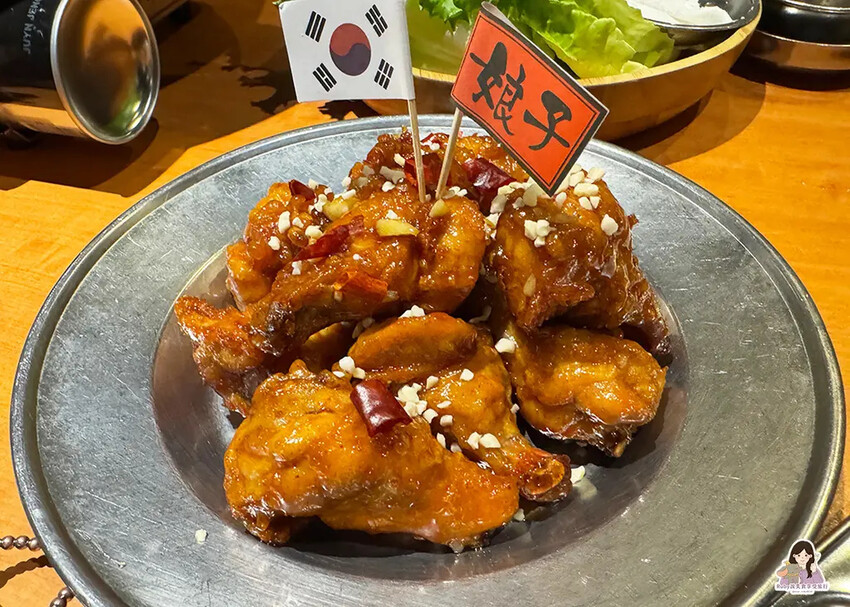 【台北韓式餐廳】娘子韓食市民店-桌邊專人服務烤肉，提供韓式小