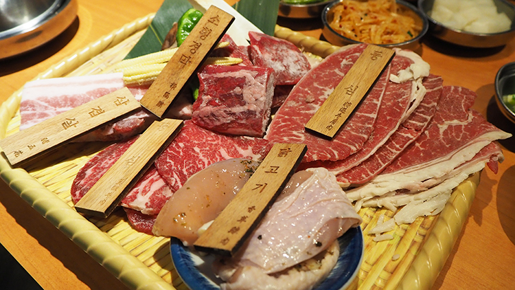 娘子韓食,東區韓式料理,市民大道韓式,我不是他媽媽,娘子韓食生日蛋糕,牛肩肉,牛橫隔膜,牛中腹,翼板牛,豬五花,韓式煎餅,炸醬麵,韓式吃到飽