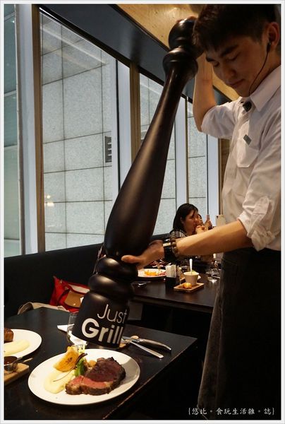 Just Grill-晚-巨大胡椒罐-1.JPG Just Grill-晚-巨大胡椒罐-1.JPG