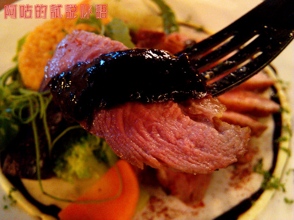 Dacci 打趣法式廚房：【臺南Ω東區】Dacci 打趣，法式廚房。餐點好吃氣氛佳，大推嫩煎鴨胸佐覆巧克力盆子醬