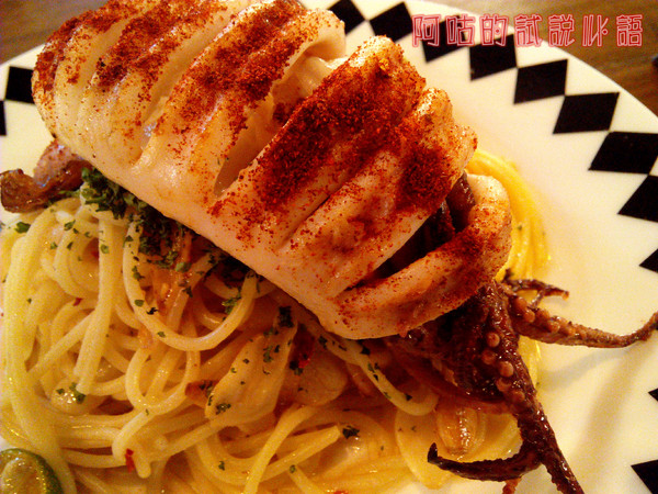 Dacci 打趣法式廚房：【臺南Ω東區】Dacci 打趣，法式廚房。餐點好吃氣氛佳，大推嫩煎鴨胸佐覆巧克力盆子醬