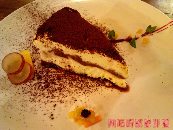 Dacci 打趣法式廚房：【臺南Ω東區】Dacci 打趣，法式廚房。餐點好吃氣氛佳，大推嫩煎鴨胸佐覆巧克力盆子醬