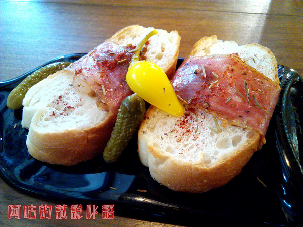 Dacci 打趣法式廚房：【臺南Ω東區】Dacci 打趣，法式廚房。餐點好吃氣氛佳，大推嫩煎鴨胸佐覆巧克力盆子醬