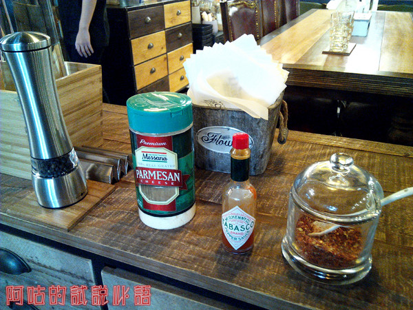 Dacci 打趣法式廚房：【臺南Ω東區】Dacci 打趣，法式廚房。餐點好吃氣氛佳，大推嫩煎鴨胸佐覆巧克力盆子醬