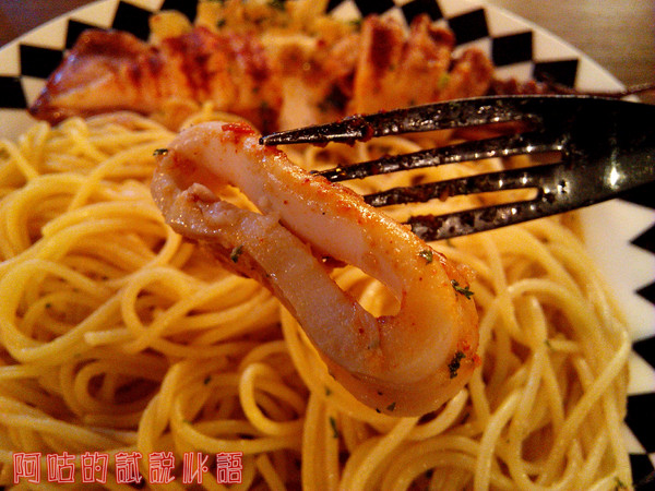 Dacci 打趣法式廚房：【臺南Ω東區】Dacci 打趣，法式廚房。餐點好吃氣氛佳，大推嫩煎鴨胸佐覆巧克力盆子醬