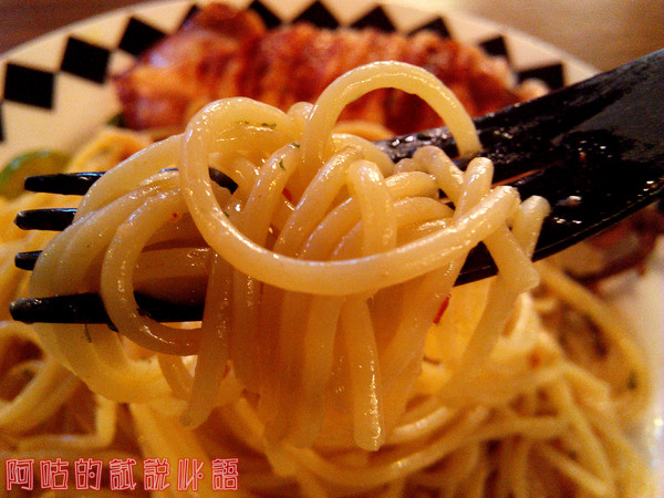 Dacci 打趣法式廚房：【臺南Ω東區】Dacci 打趣，法式廚房。餐點好吃氣氛佳，大推嫩煎鴨胸佐覆巧克力盆子醬